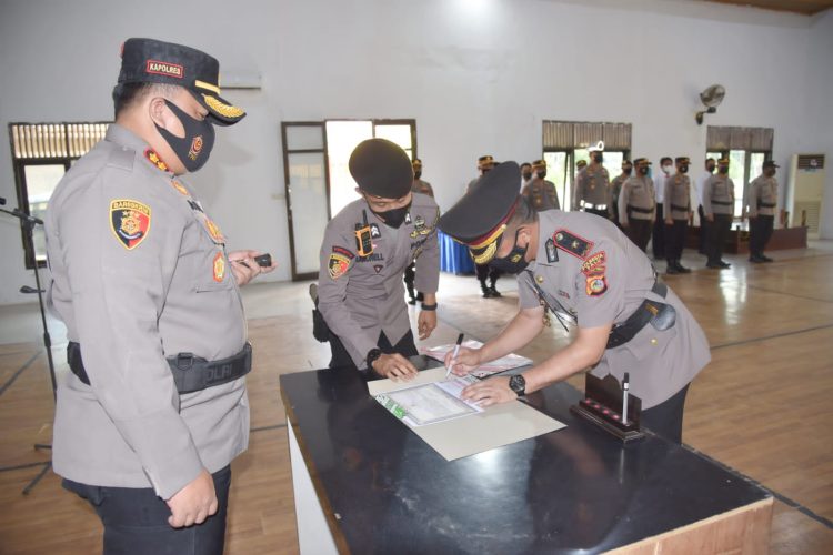 Kapolres Morowali Utara Pimpin Upacara Pengukuhan Wakapolres