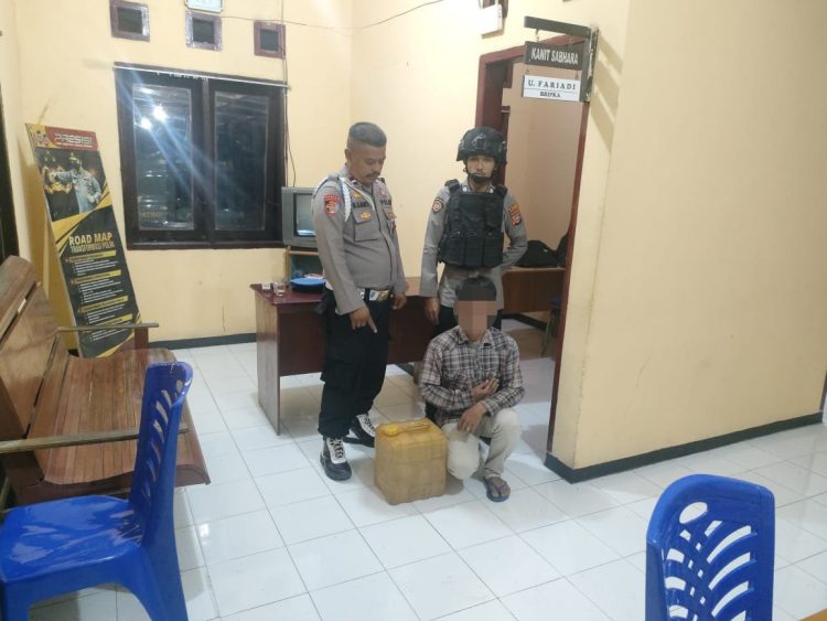 Jelang Nataru Polsek Nuhon Amankan 20 Liter Miras