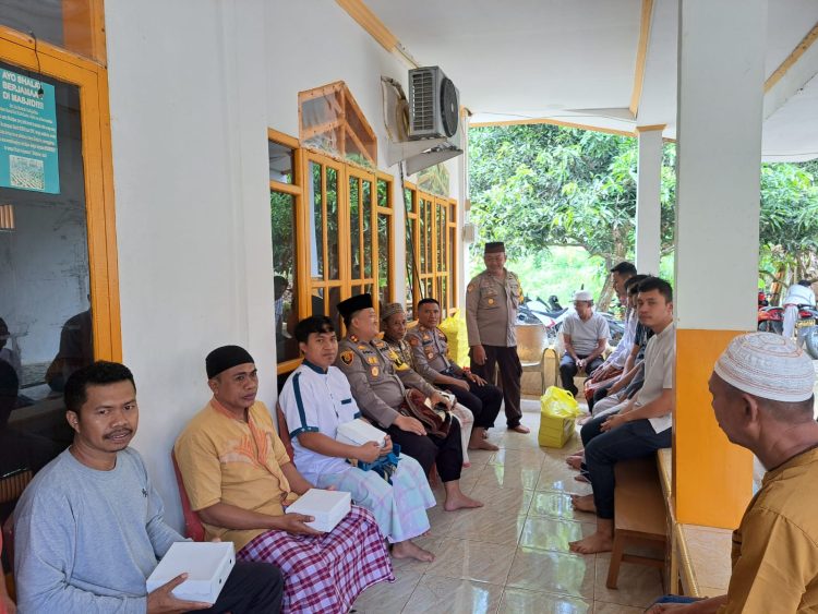 Melalui Progeram Jumat Curhat, Polres Morowali Utara Tanggapi Aduan warga