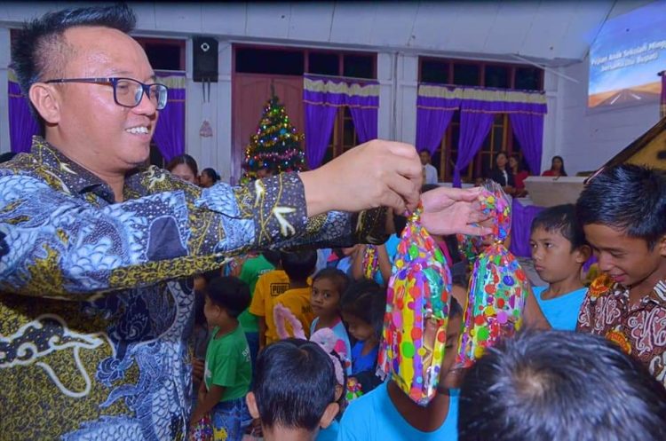 Safari Natal Pemkab Morut di Lijo, Bupati minta kontraktor jalan Lijo-Manyoe percepat pekerjaan.