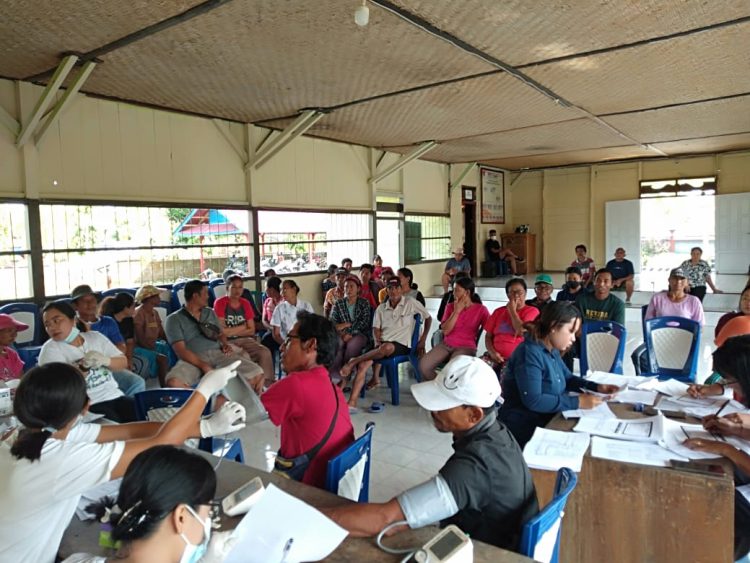 Percepat Herd Immunity, Bhabinkamtibmas Toili Tinjau Vaksinasi di Desa Indang Sari