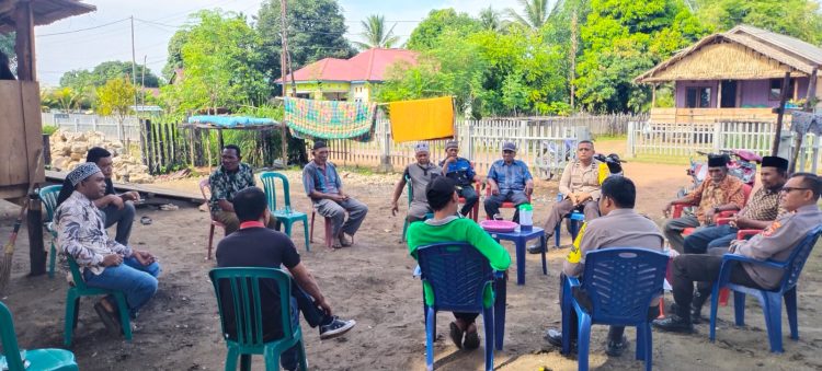Kapolsek Bungku Utara Dengarkan Keluhan Warga Melalui Jum’at Curhat