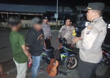 Nongkrong Sambil Teguk Miras, 2 Remaja di Luwuk ditegur Polisi