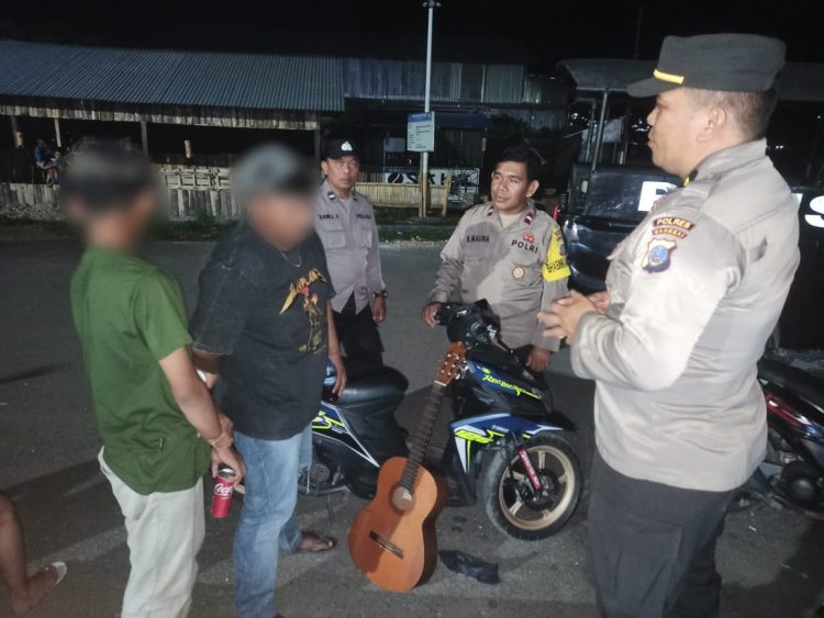 Nongkrong Sambil Teguk Miras, 2 Remaja di Luwuk ditegur Polisi