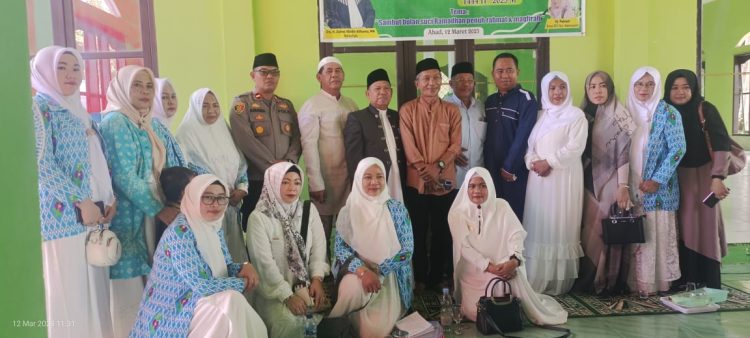 Pengurus Wanita Islam Al Khairaat Kecamatan Mamosalato Kabupaten Morut, Mengadakan Tabligh Akbar Di Desa Kolo Atas