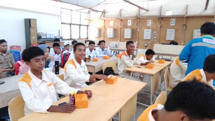 PT Panca Amara Utama Gelar Program Sahabat Mengajar di SMKN 2 Banggai