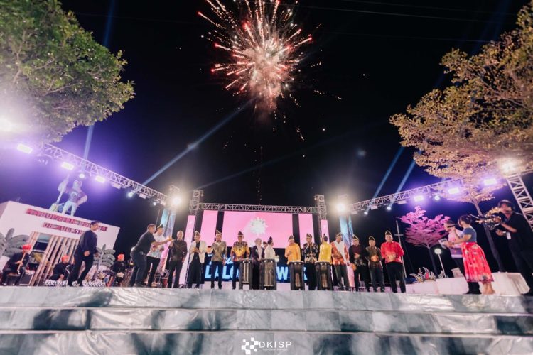 Festival Teluk Lalong 2025 Dibuka, Harmoni Budaya Banggai Jadi Sorotan