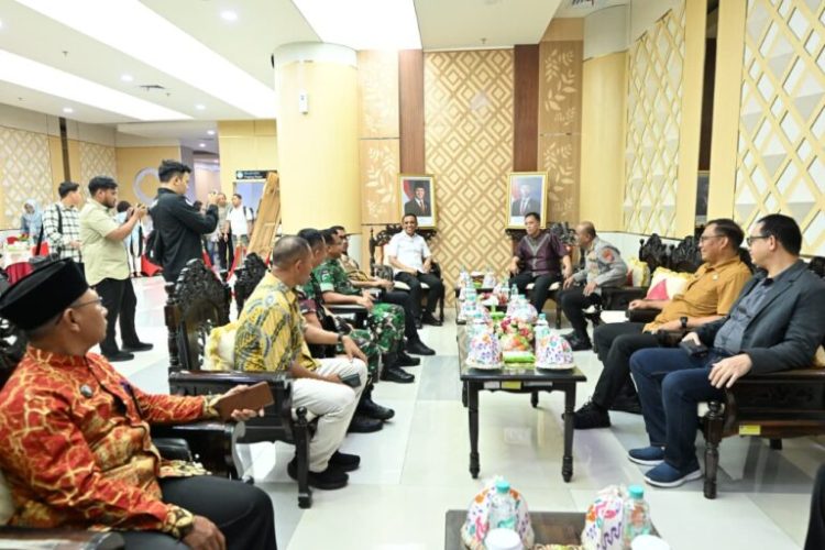 Gubernur Sulteng Sambut Kedatangan Kapolda Baru Irjen Endi Sutendi